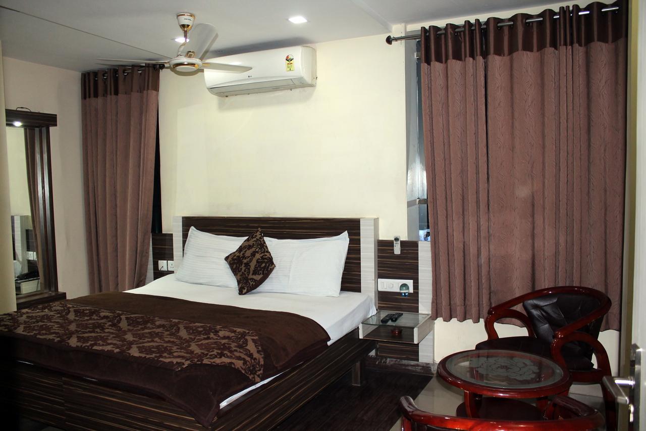 Hotel Swayam Jabalpur Exterior photo